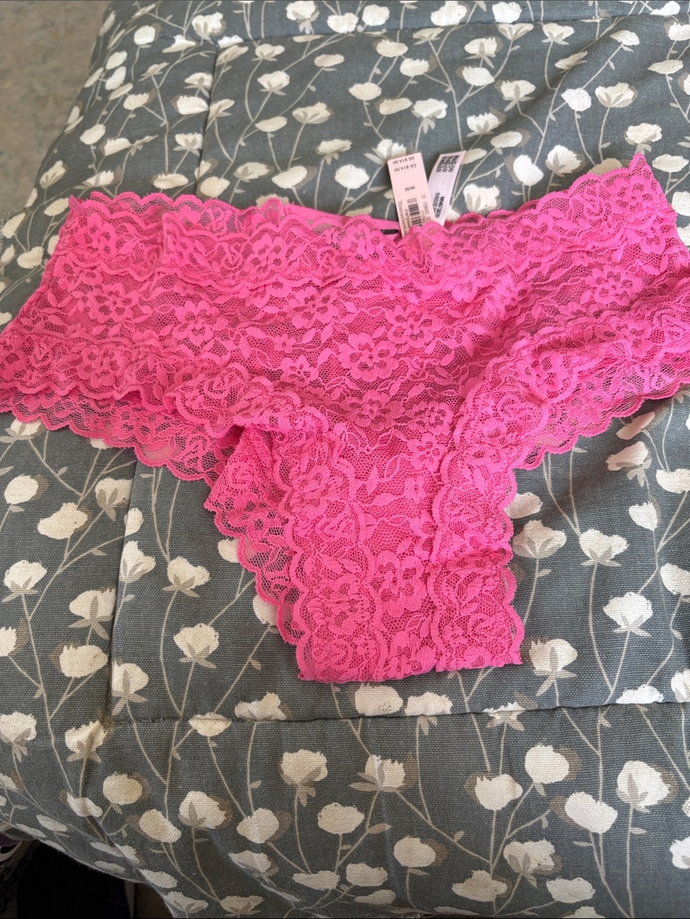 7️⃣1️⃣3️⃣ Victoria's Secret Bright Pink Lace Bikini